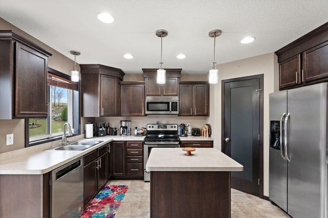 713 Overlook Drive, Buffalo, MN 55313