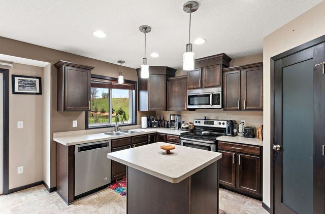 713 Overlook Drive, Buffalo, MN 55313