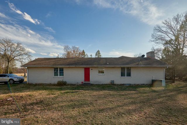 884 AHRENS RD, Reading, PA 19606