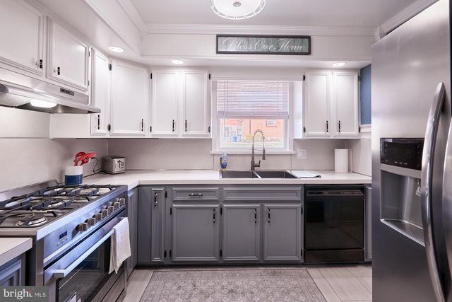 884 AHRENS RD, Reading, PA 19606