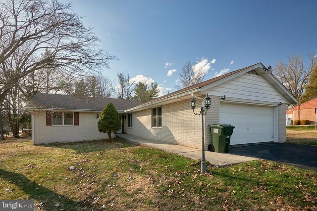 884 AHRENS RD, Reading, PA 19606