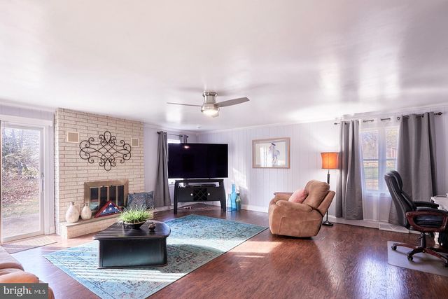 884 AHRENS RD, Reading, PA 19606