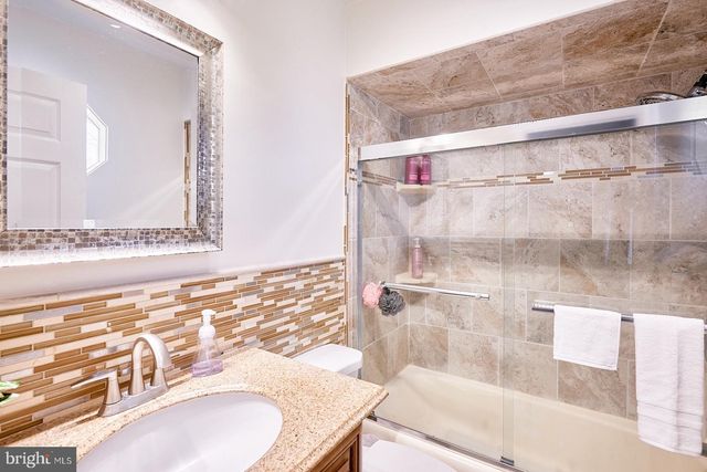 884 AHRENS RD, Reading, PA 19606