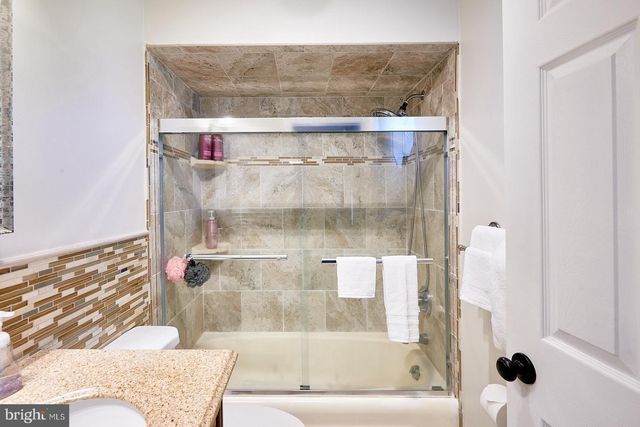 884 AHRENS RD, Reading, PA 19606