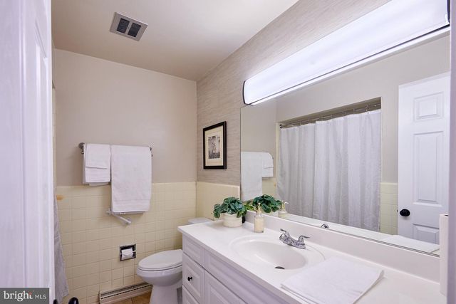 884 AHRENS RD, Reading, PA 19606