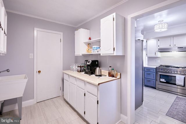 884 AHRENS RD, Reading, PA 19606