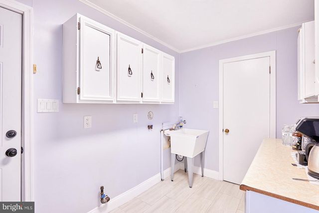 884 AHRENS RD, Reading, PA 19606