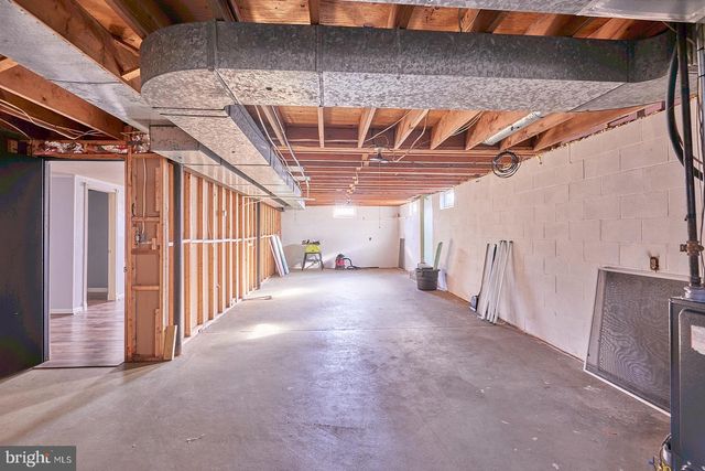 884 AHRENS RD, Reading, PA 19606