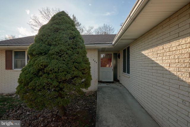 884 AHRENS RD, Reading, PA 19606