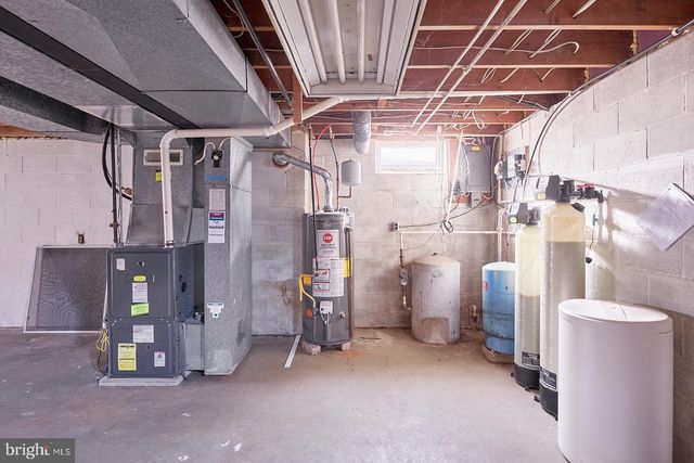 884 AHRENS RD, Reading, PA 19606