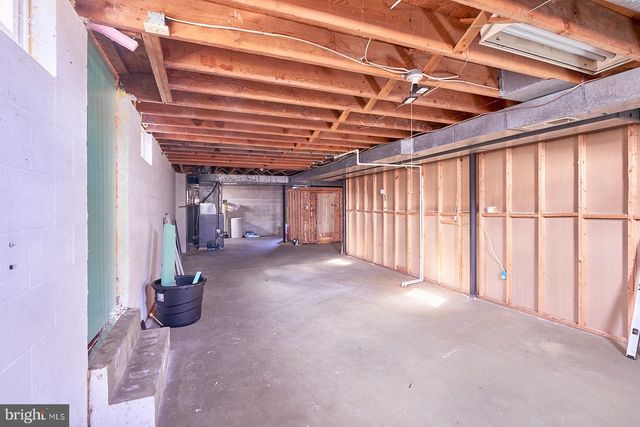 884 AHRENS RD, Reading, PA 19606