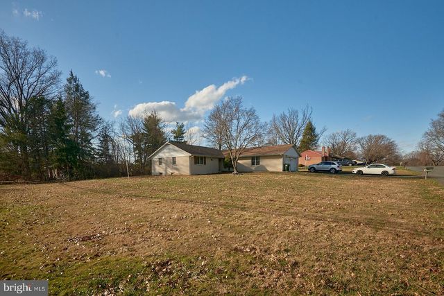 884 AHRENS RD, Reading, PA 19606