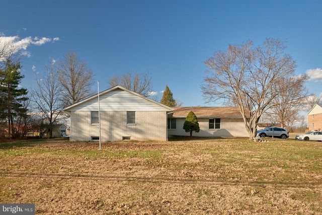 884 AHRENS RD, Reading, PA 19606