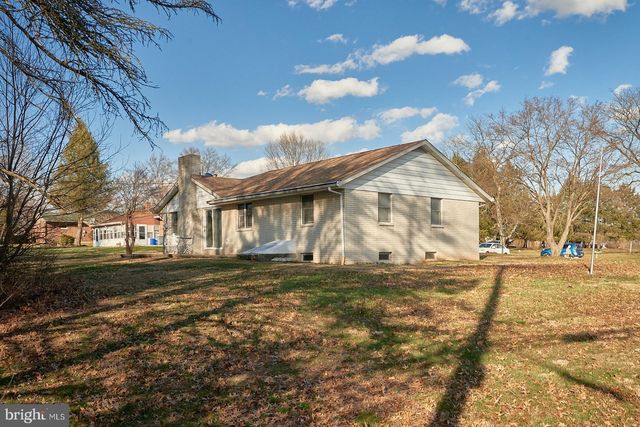 884 AHRENS RD, Reading, PA 19606