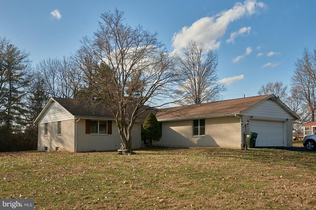 884 AHRENS RD, Reading, PA 19606