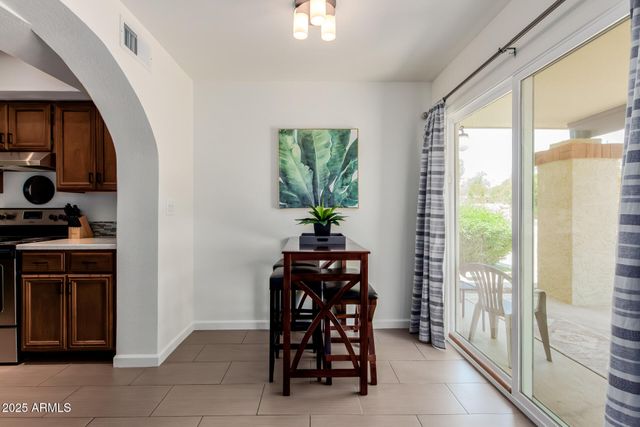 811 E EUGIE Avenue, Phoenix, AZ 85022