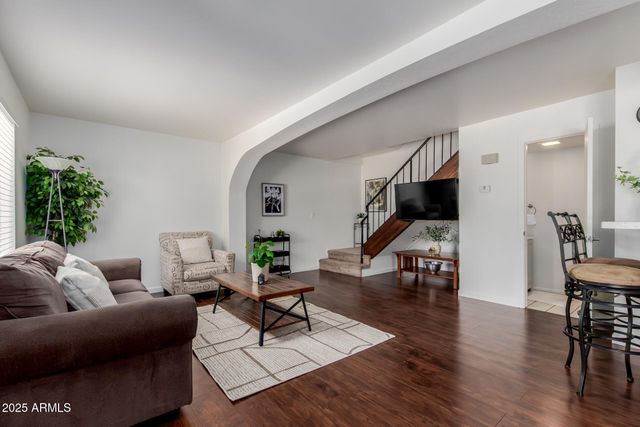 811 E EUGIE Avenue, Phoenix, AZ 85022