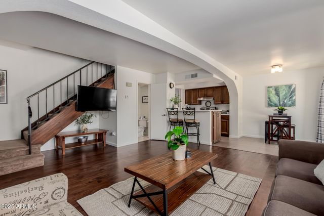 811 E EUGIE Avenue, Phoenix, AZ 85022