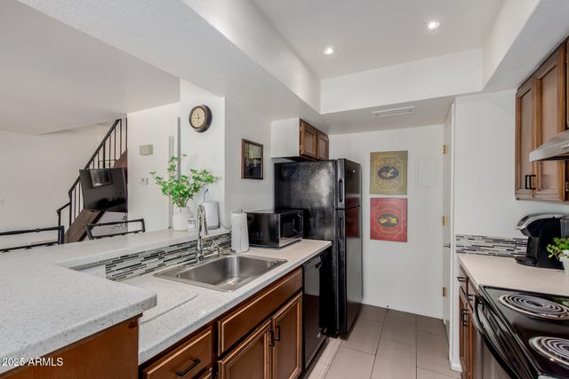 811 E EUGIE Avenue, Phoenix, AZ 85022