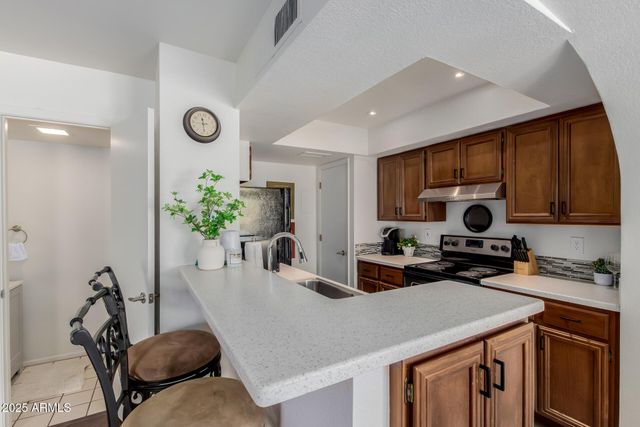 811 E EUGIE Avenue, Phoenix, AZ 85022