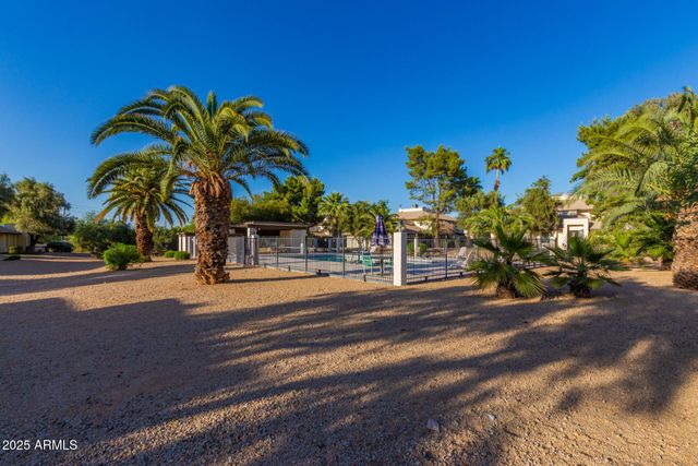 811 E EUGIE Avenue, Phoenix, AZ 85022