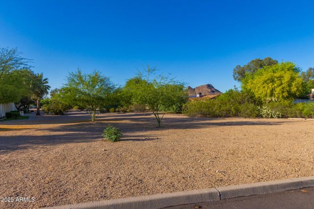 811 E EUGIE Avenue, Phoenix, AZ 85022