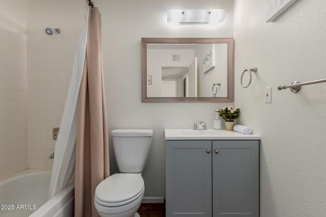 811 E EUGIE Avenue, Phoenix, AZ 85022