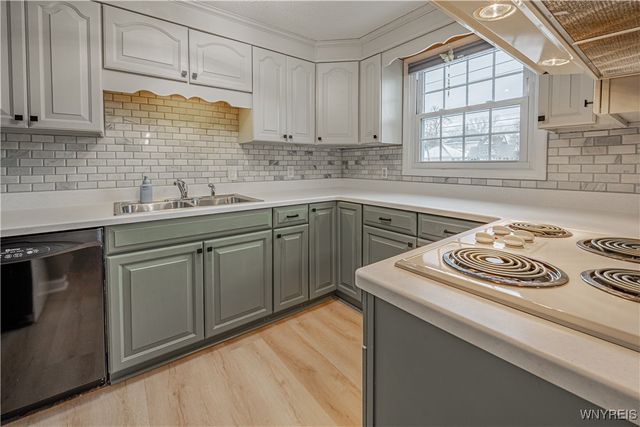 858 Deerfield Drive, North Tonawanda, NY 14120