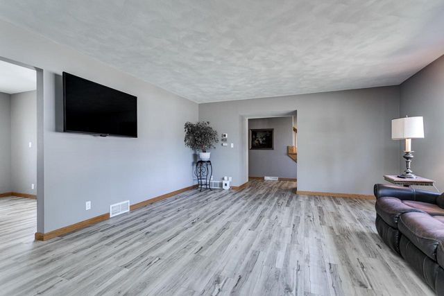 1805 E MARQUETTE STREET, Appleton, WI 54911