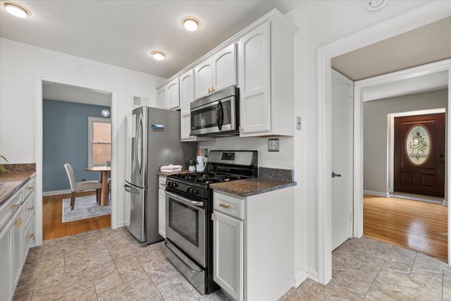 4227 N Olsen AVENUE, Shorewood, WI 53211