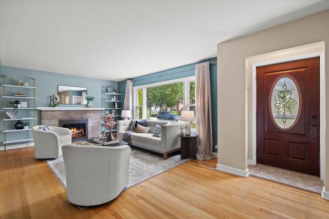4227 N Olsen AVENUE, Shorewood, WI 53211