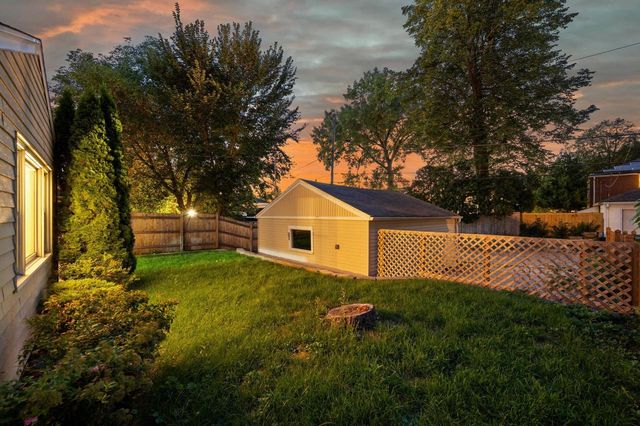4227 N Olsen AVENUE, Shorewood, WI 53211