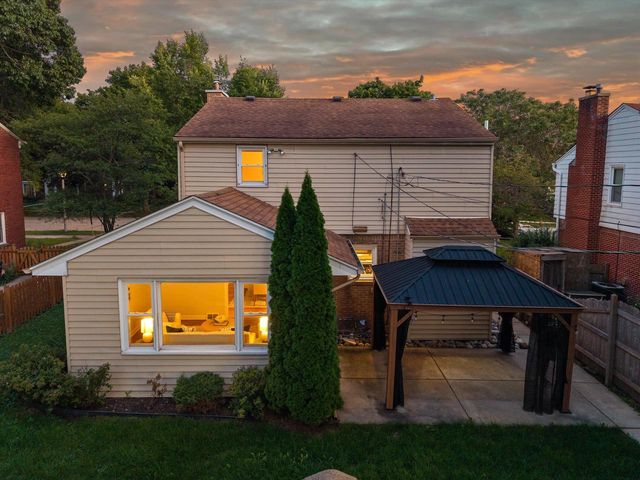 4227 N Olsen AVENUE, Shorewood, WI 53211