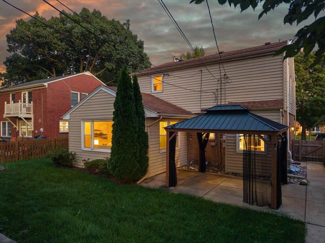 4227 N Olsen AVENUE, Shorewood, WI 53211