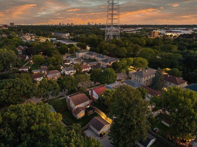 4227 N Olsen AVENUE, Shorewood, WI 53211