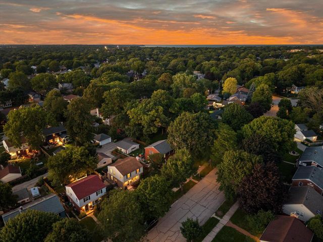 4227 N Olsen AVENUE, Shorewood, WI 53211