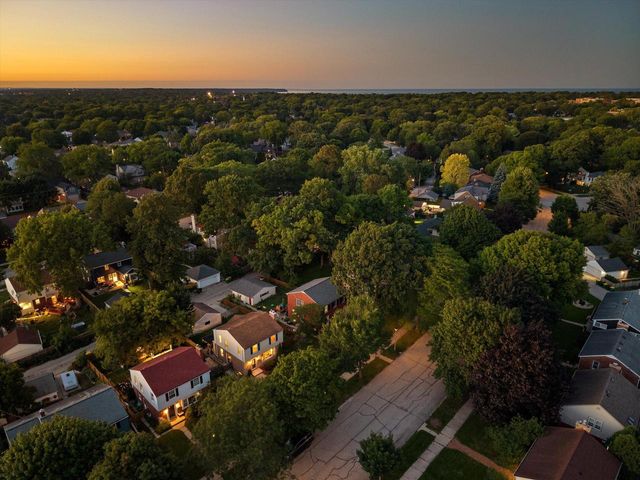 4227 N Olsen AVENUE, Shorewood, WI 53211