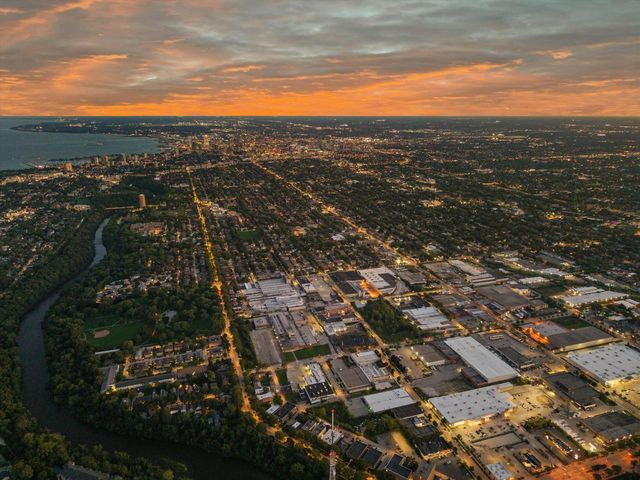 4227 N Olsen AVENUE, Shorewood, WI 53211