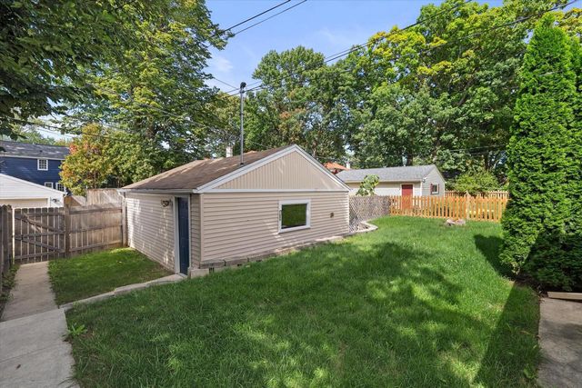 4227 N Olsen AVENUE, Shorewood, WI 53211