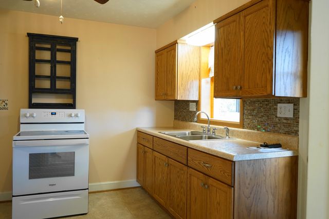 3652 Martinell AVE, Roanoke, VA 24018