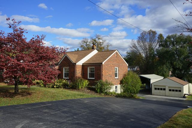 3652 Martinell AVE, Roanoke, VA 24018