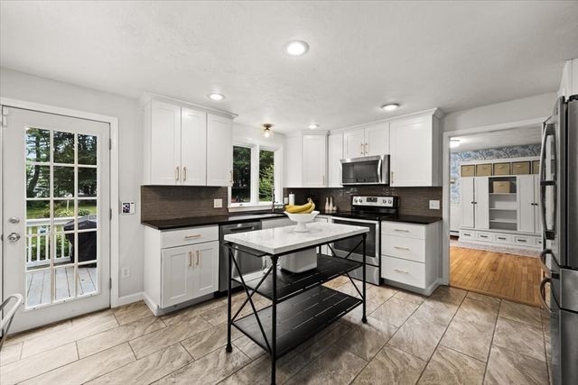 758 King St, Raynham, MA 02767