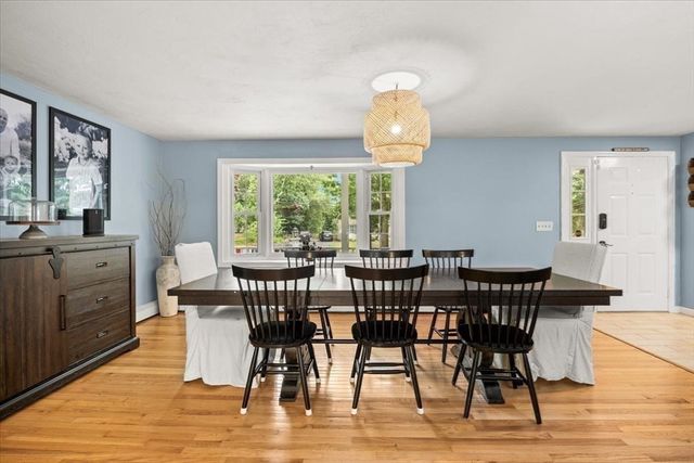 758 King St, Raynham, MA 02767