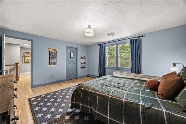 758 King St, Raynham, MA 02767