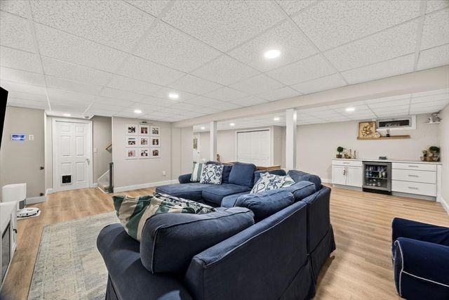 758 King St, Raynham, MA 02767