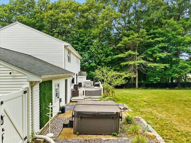 758 King St, Raynham, MA 02767