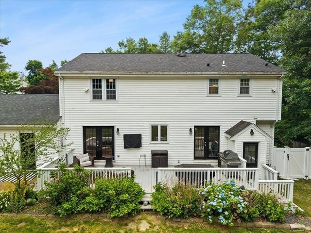 758 King St, Raynham, MA 02767
