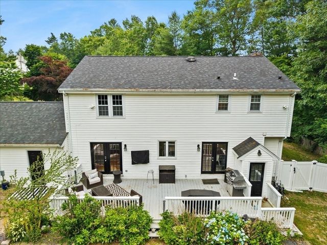 758 King St, Raynham, MA 02767