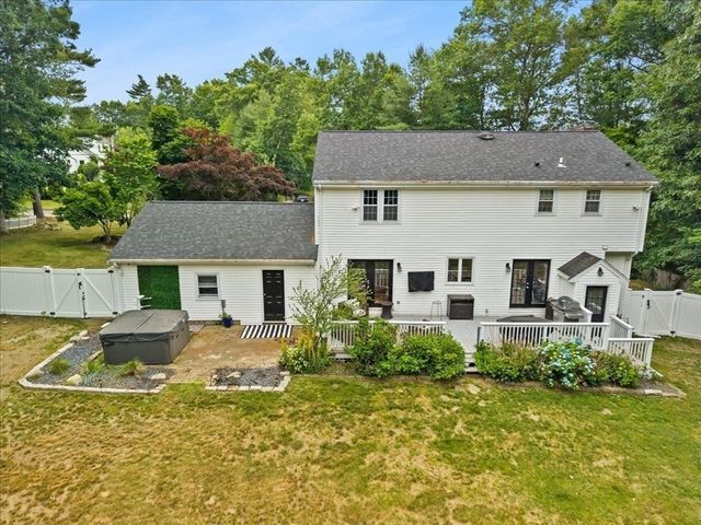 758 King St, Raynham, MA 02767