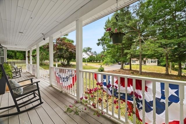 758 King St, Raynham, MA 02767
